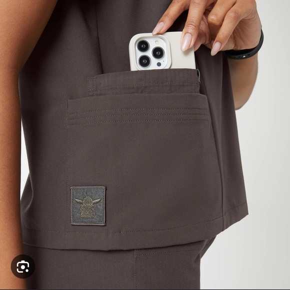 NWT Women’s Ashoka Wrap Scrub Top size XXS - Picture 4 of 7